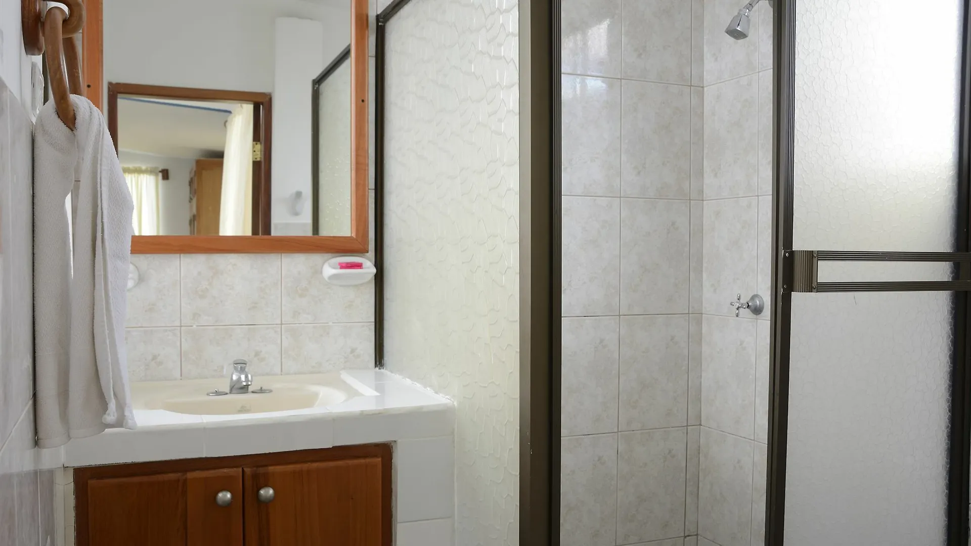 Aquamarine Galapagos Hotel بويرتو أيورا
