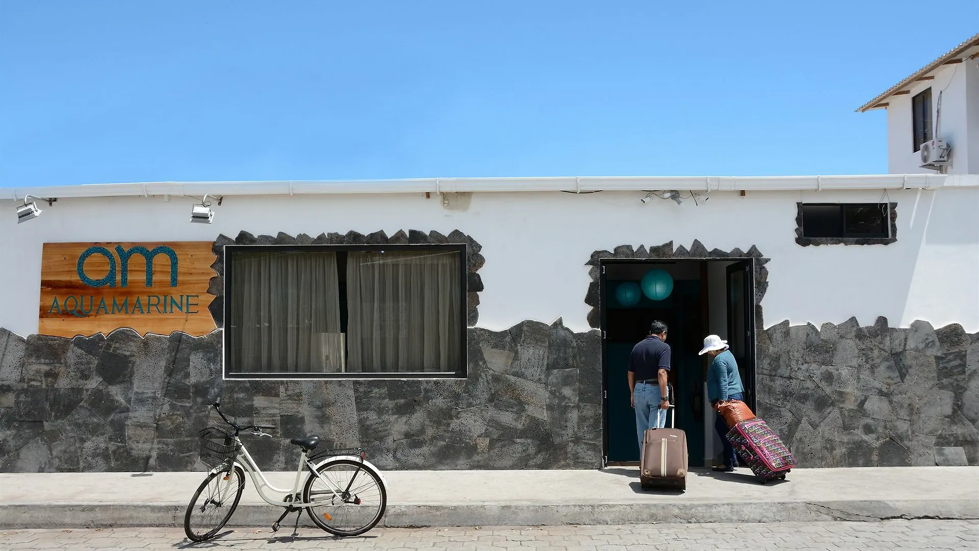 Aquamarine Galapagos Hotel بويرتو أيورا