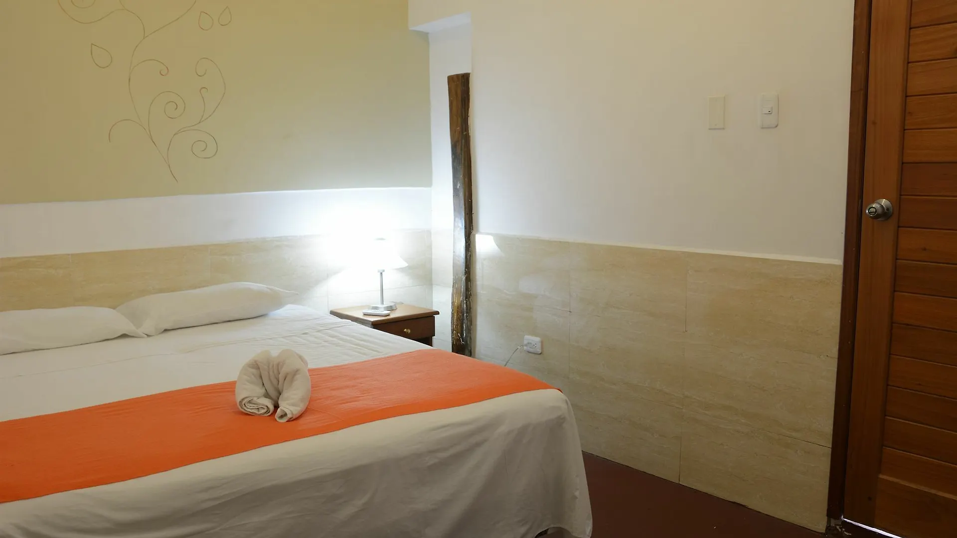 Aquamarine Galapagos Hotel بويرتو أيورا
